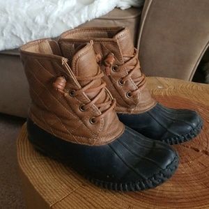 Duck boots